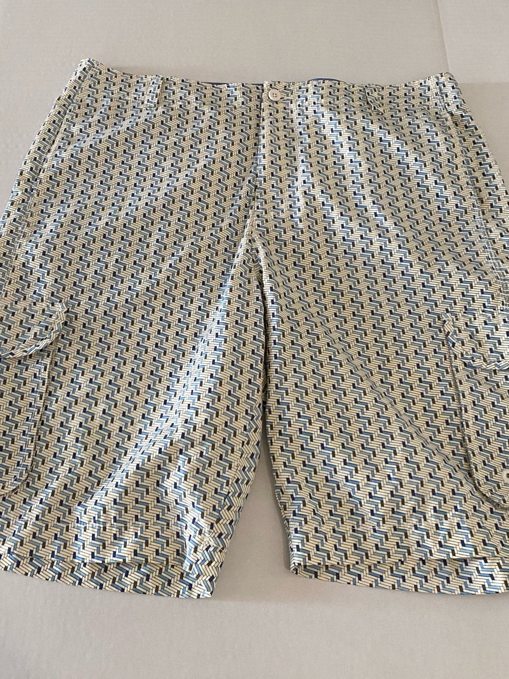 Tommy Bahama Relax Men's Patterned Cargo Shorts - Blue & Cream Size 38